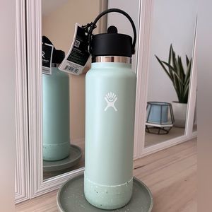 🌿🌿 NWT Willow Hydro Flask 40oz 🌿🌿